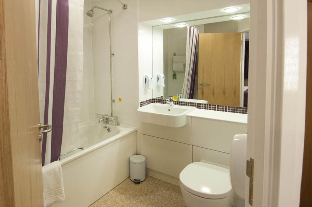 Premier Inn Liverpool Albert Dock 객실 사진